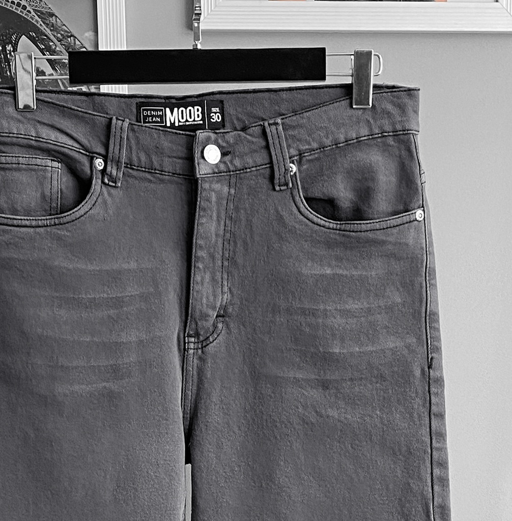 JEAN TAPERED FIT PLOMO CLARO