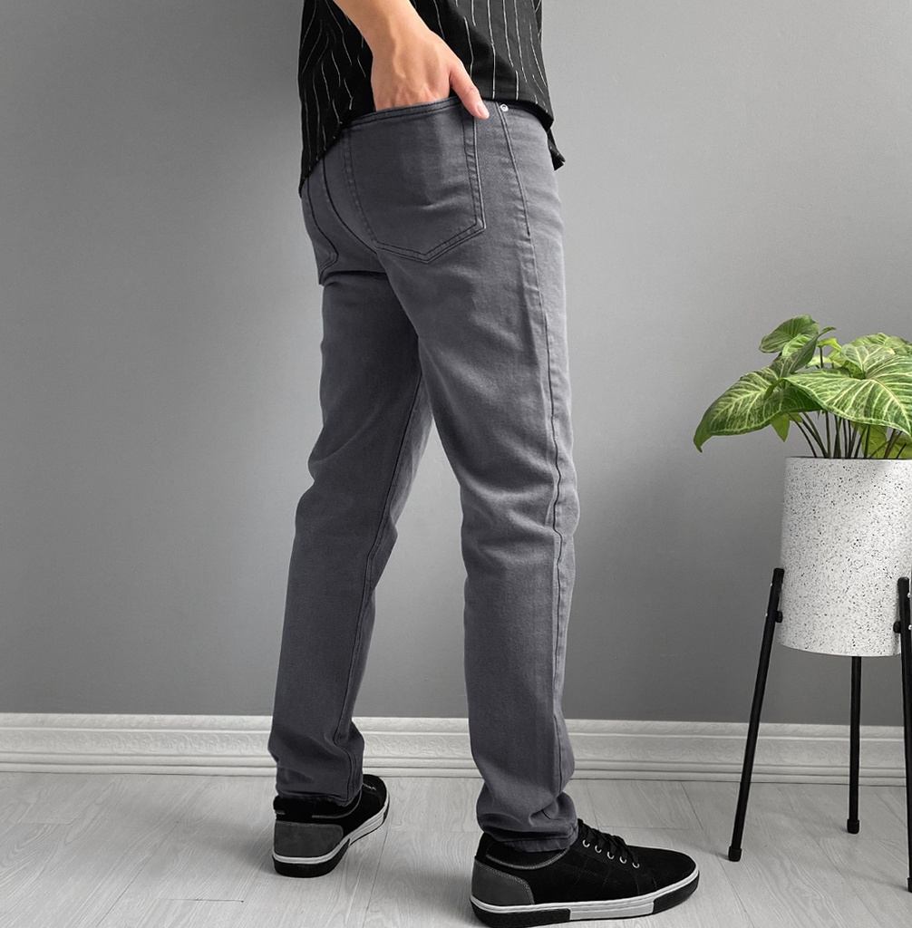 JEAN TAPERED FIT PLOMO CLARO