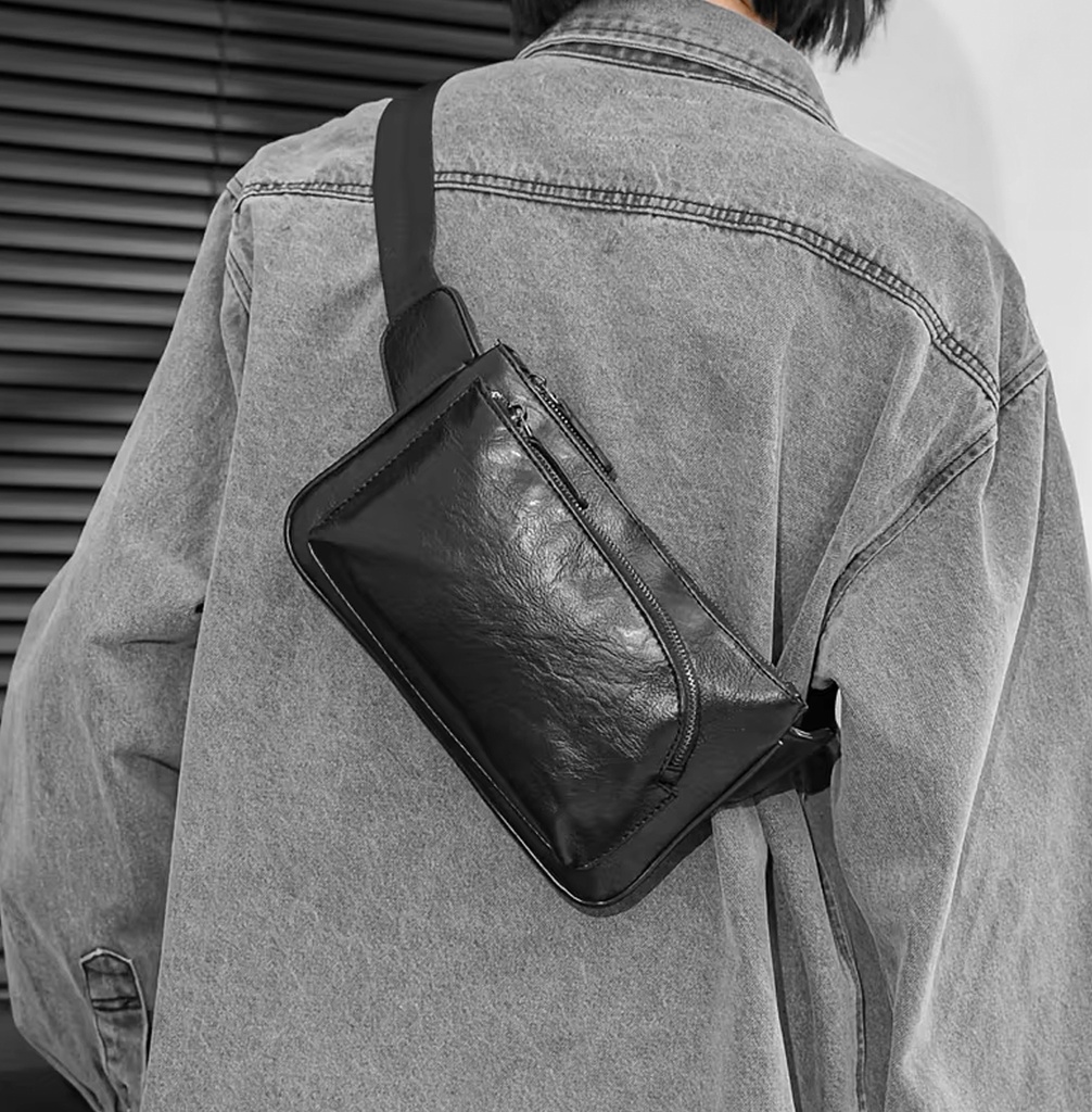 CASUAL MESSENGER BAG