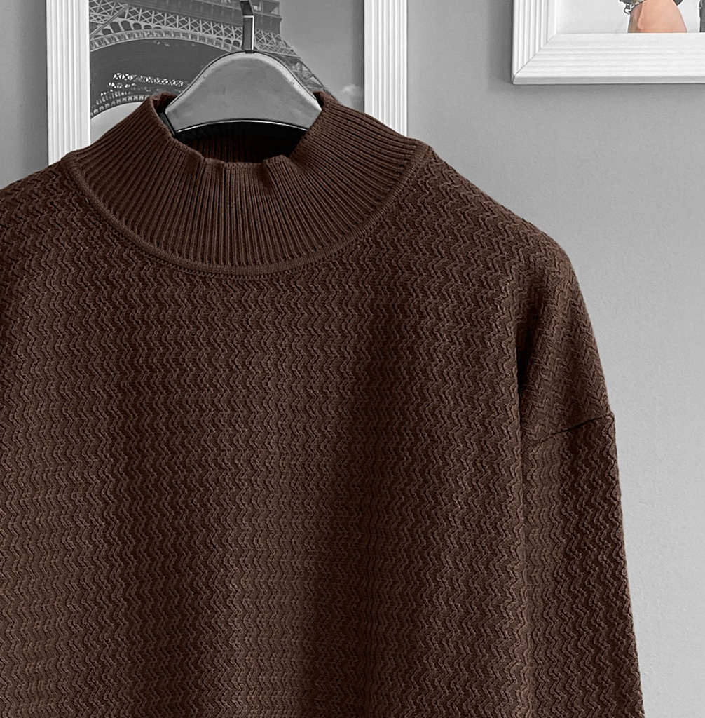 SUETER HILO CUELLO ALTO MARRON