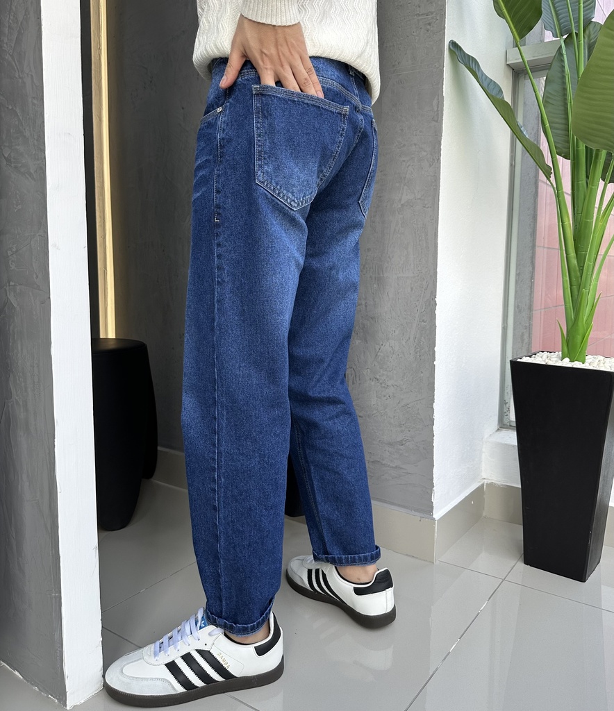 MOM JEAN AZUL FOCALIZADO