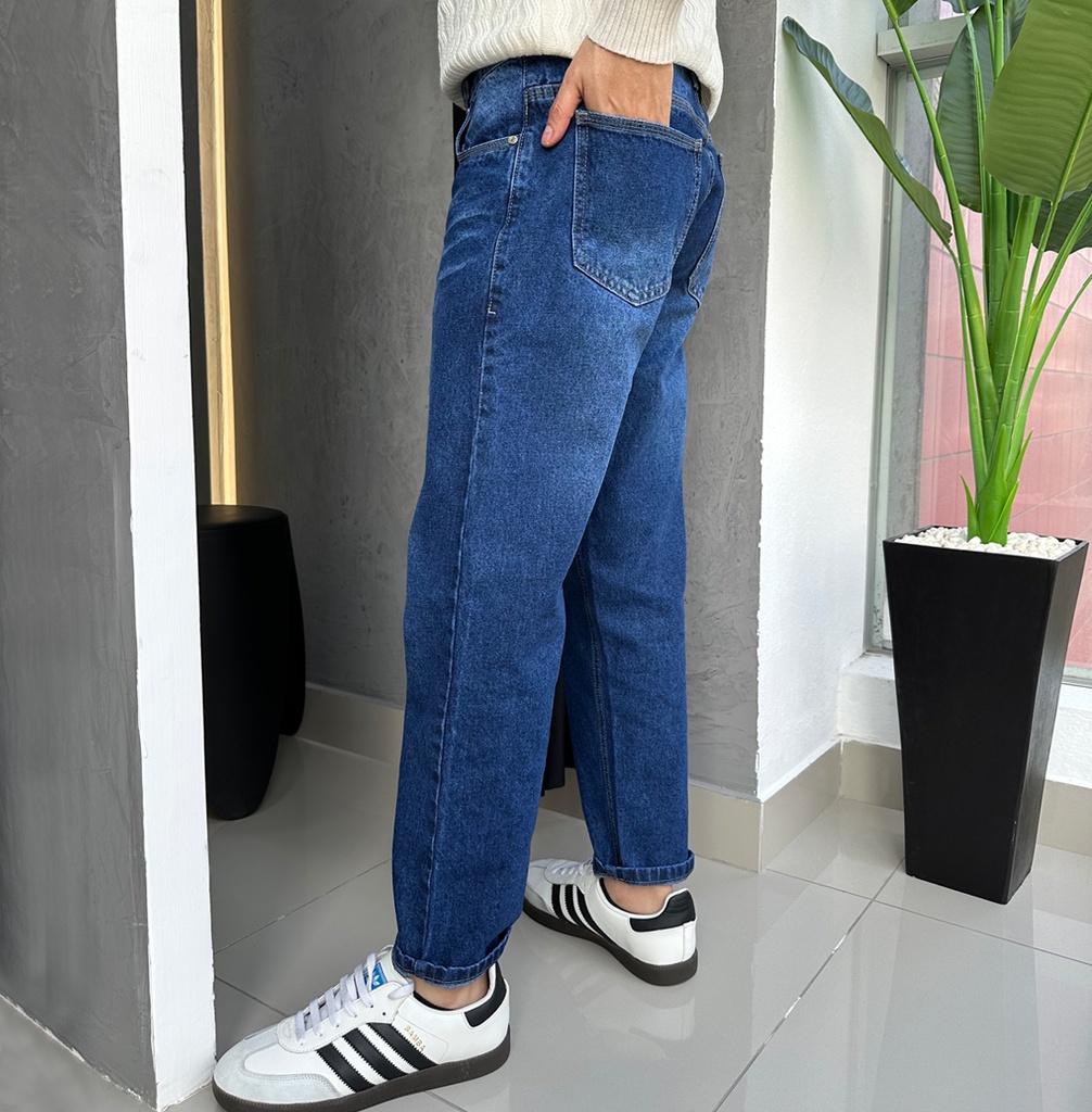 MOM JEAN AZUL FOCALIZADO