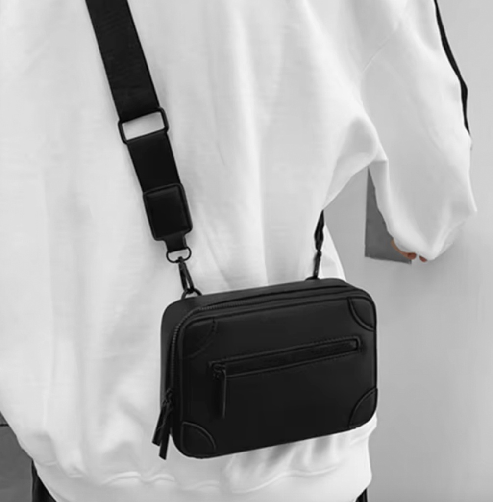 SHOULDER BAG HIP-HOP